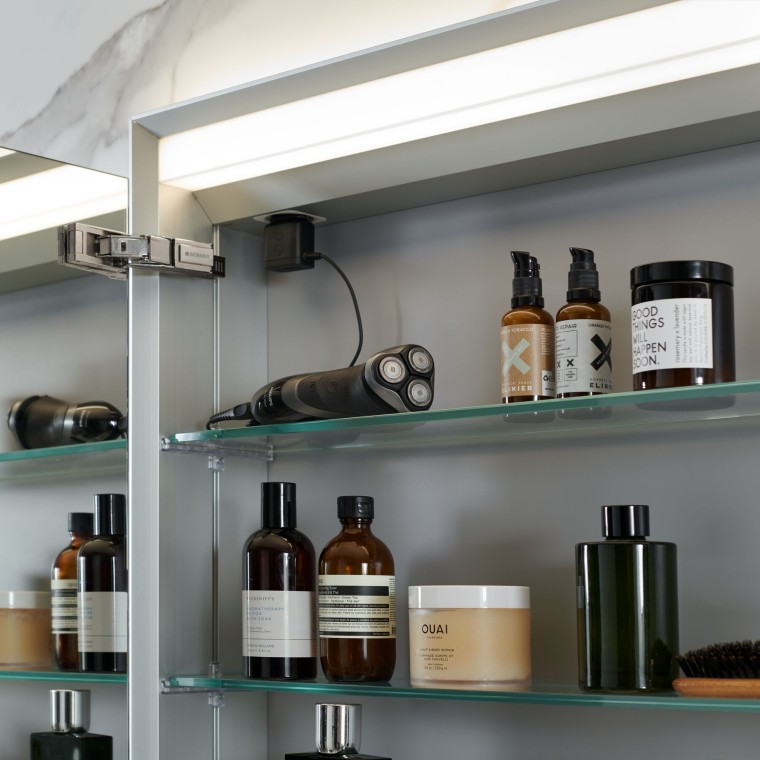 Geberit ONE sandėliavimo vieta veidrodinėje spintelėje Geberit ONE sandėliavimo vieta veidrodinėje spintelėje