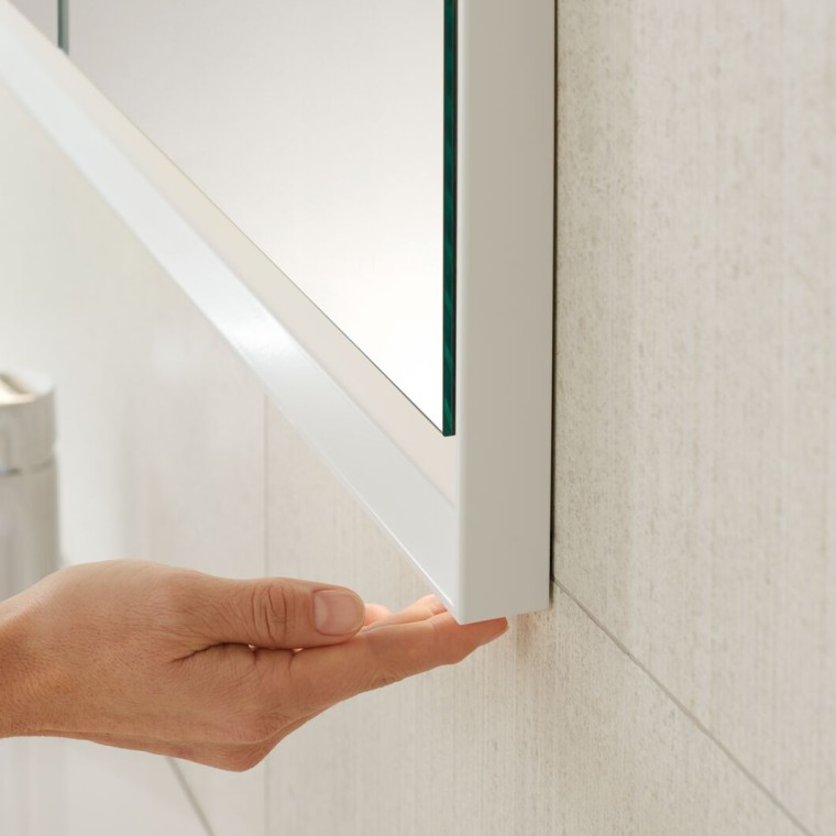 Paprastas Geberit ONE veidrodinės spintelės naudojimas