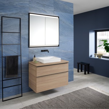 Mix & Match Geberit ONE ant stalviršio pastatomas praustuvas su Geberit iCon spintele Mix & Match Geberit ONE ant stalviršio pastatomas praustuvas su Geberit iCon spintele