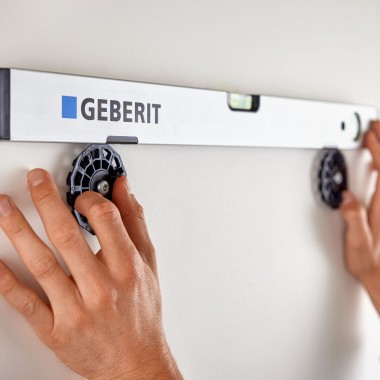 Option veidrodžio tvirtinimo sprendimas FlexInstall (© Geberit) Option veidrodžio tvirtinimo sprendimas FlexInstall (© Geberit)