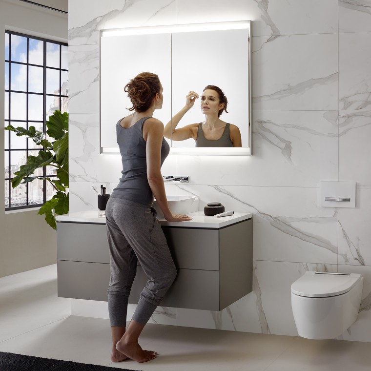 Ryški šviesa intensyviai grožio priežiūros rutinai Ryški šviesa intensyviai grožio priežiūros rutinai