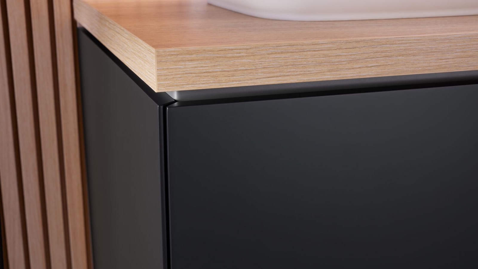 Geberit ONE juodos matinės spalvos kosmetinė spintelė