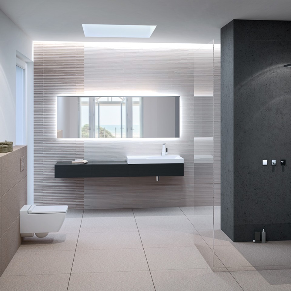 Vonios kambarys su Geberit Xeno² WC puodu be apvadų, vandens nuleidimo plokšte Sigma70 ir praustuvu
