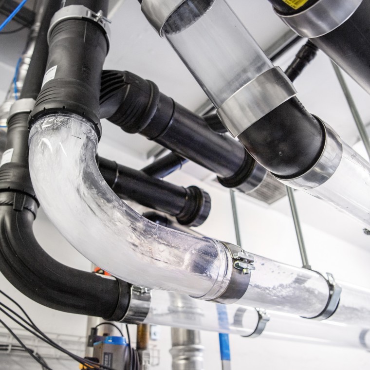 Geberit nuotekų sistemos bokštas Jonoje, Šveicarijoje Geberit nuotekų sistemos bokštas Jonoje, Šveicarijoje