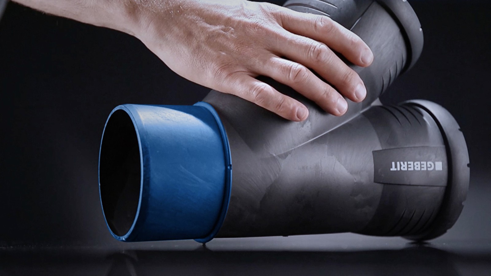 With Geberit Silent-Pro, the raised stop ring protects the sealing surface from scratches