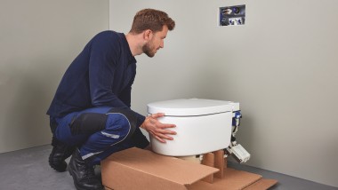 Santechnikas su Geberit AquaClean Sela