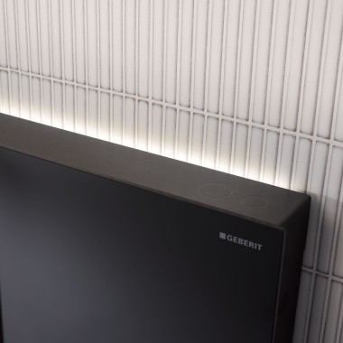 Juodos spalvos Geberit Monolith Plus su orientaciniu apšvietimu (© Geberit) Juodos spalvos Geberit Monolith Plus su orientaciniu apšvietimu (© Geberit)