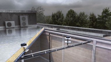 Su Pluvia stogo lietaus nuotekų šalinimo sistema, nuo visų trijų bokštų galima surinkti ir nuleisti lietaus vandenį, naudojant santykinai mažai medžiagų. © Geberit Su Pluvia stogo lietaus nuotekų šalinimo sistema, nuo visų trijų bokštų galima surinkti ir nuleisti lietaus vandenį, naudojant santykinai mažai medžiagų. © Geberit