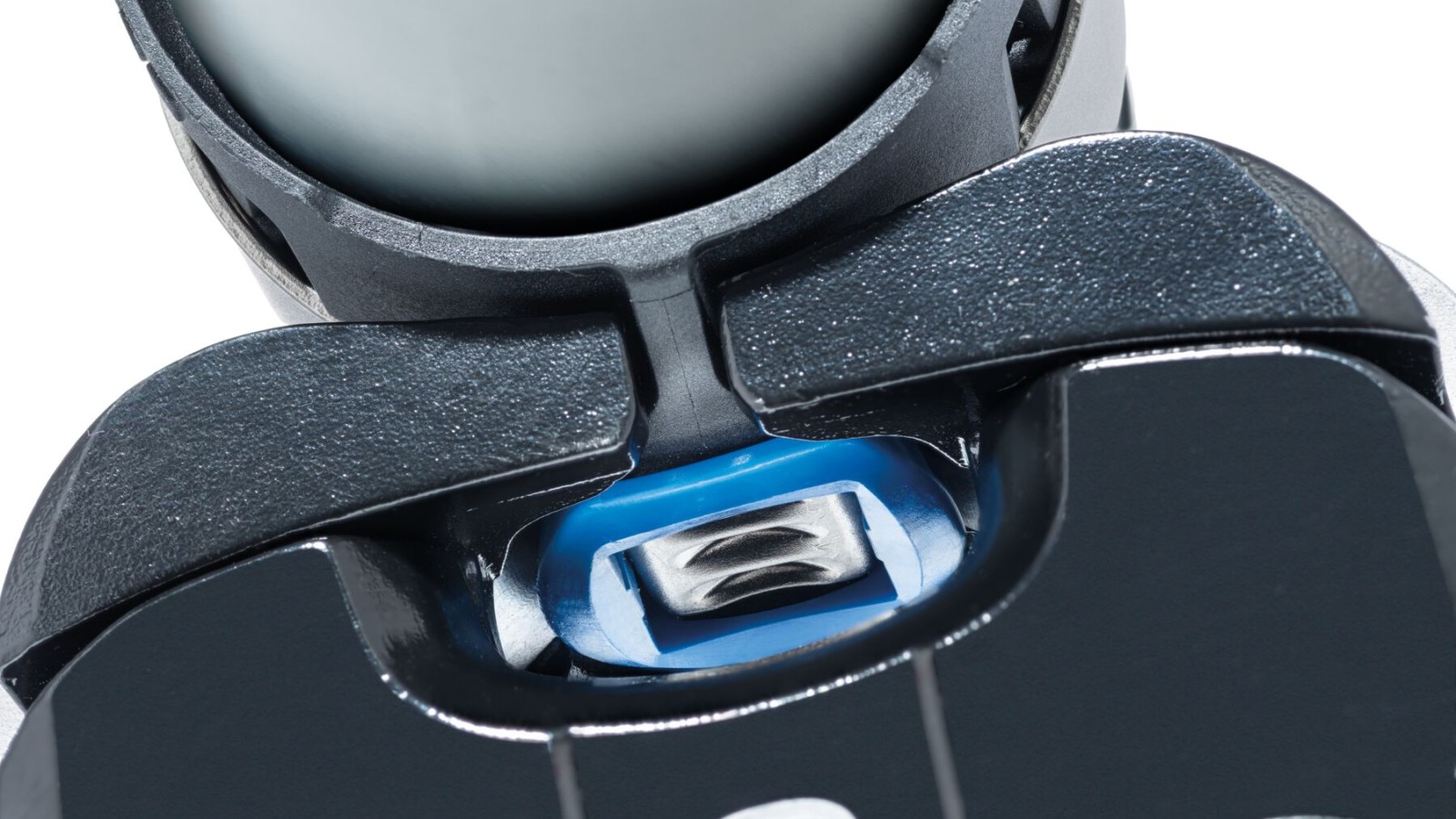 Guiding the tool through the pressing indicator with Geberit FlowFit Guiding the tool through the pressing indicator with Geberit FlowFit