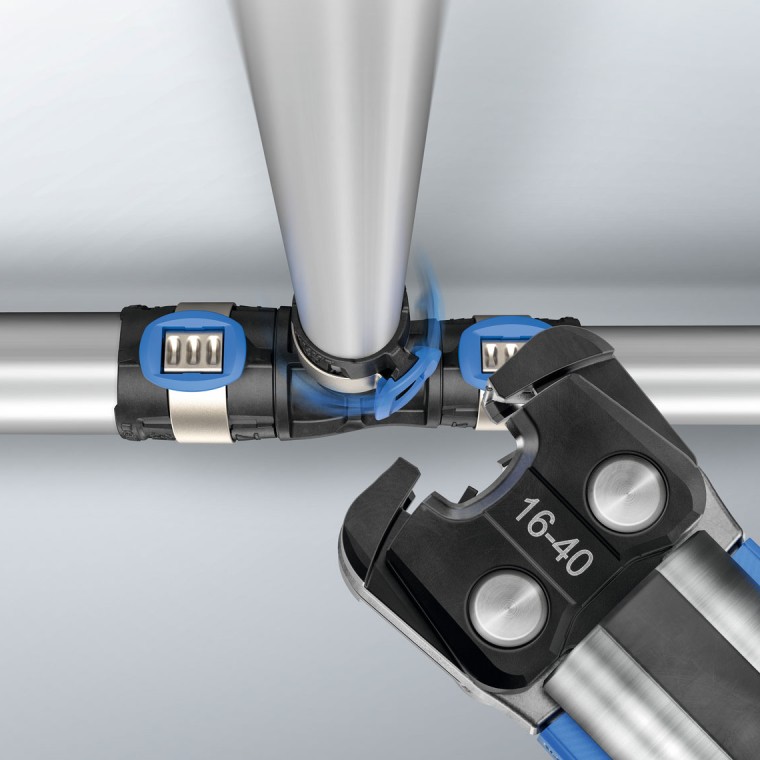 Geberit FlowFit presavimo sistemą paprasta naudoti, net ir sunkiausiose padėtyse, dėl pasukamos presavimo kilpos. Geberit FlowFit presavimo sistemą paprasta naudoti, net ir sunkiausiose padėtyse, dėl pasukamos presavimo kilpos.