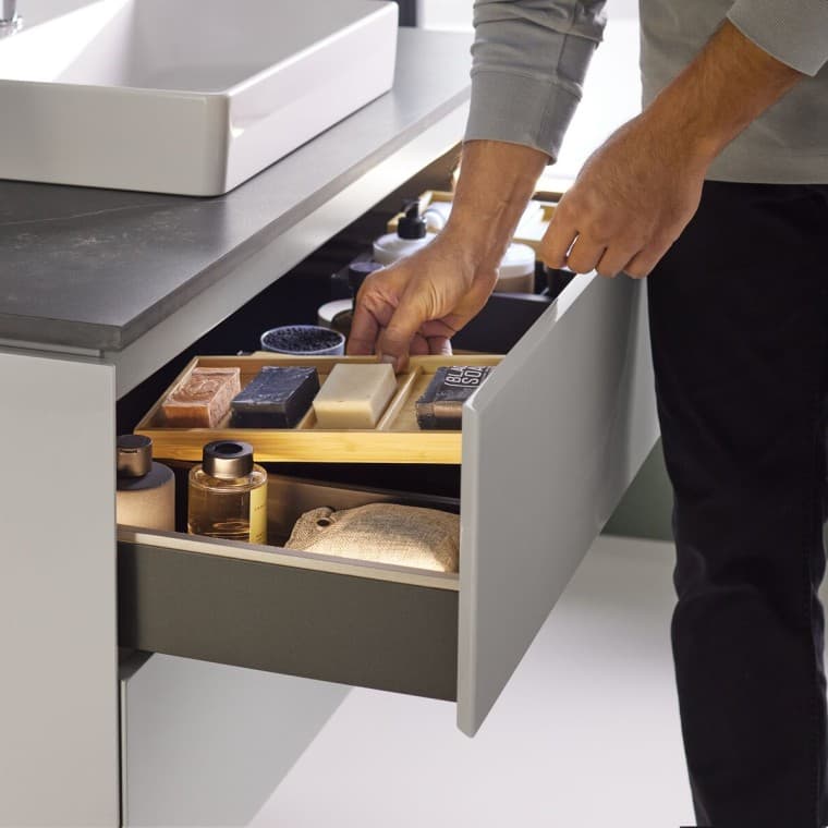 Geberit ONE praustuvo spintelė su daiktų laikymo sistema Geberit ONE praustuvo spintelė su daiktų laikymo sistema