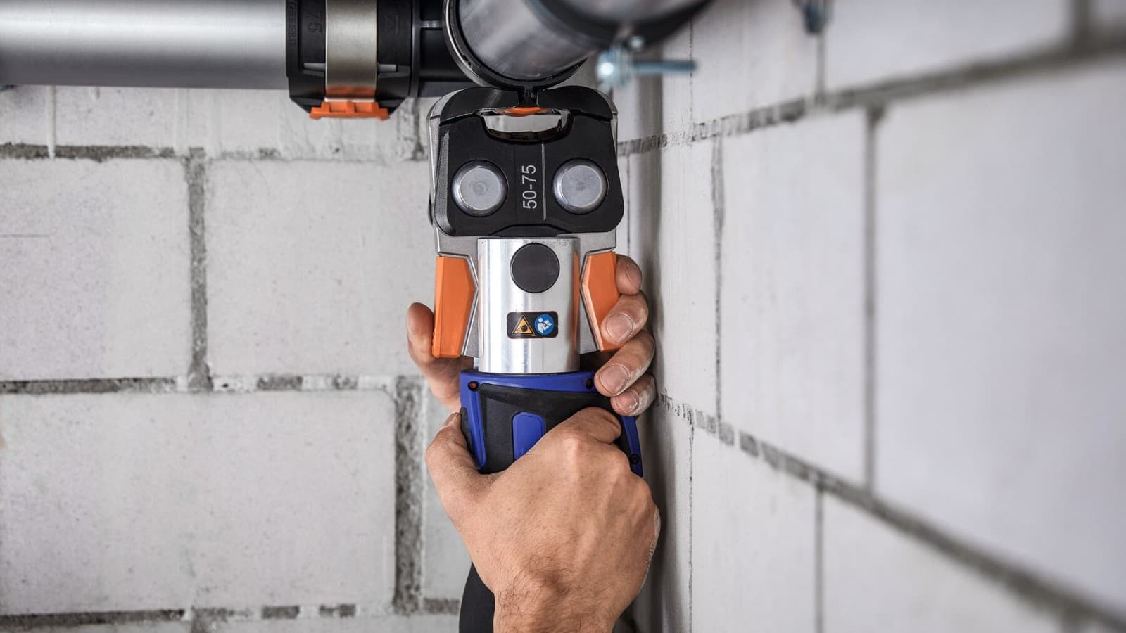 Geberit FlowFit can be pressed in tight places Geberit FlowFit can be pressed in tight places